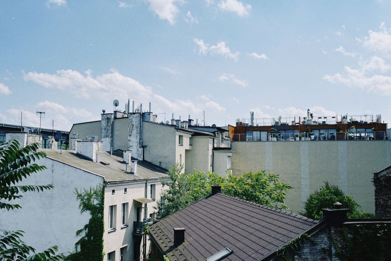 home-services-02 A picturesque view of Kraków's residential rooftops on a bright and sunny day.